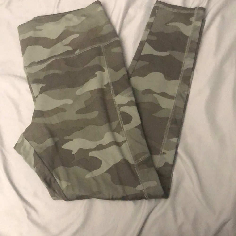 Wild Fable Active Camo Leggings